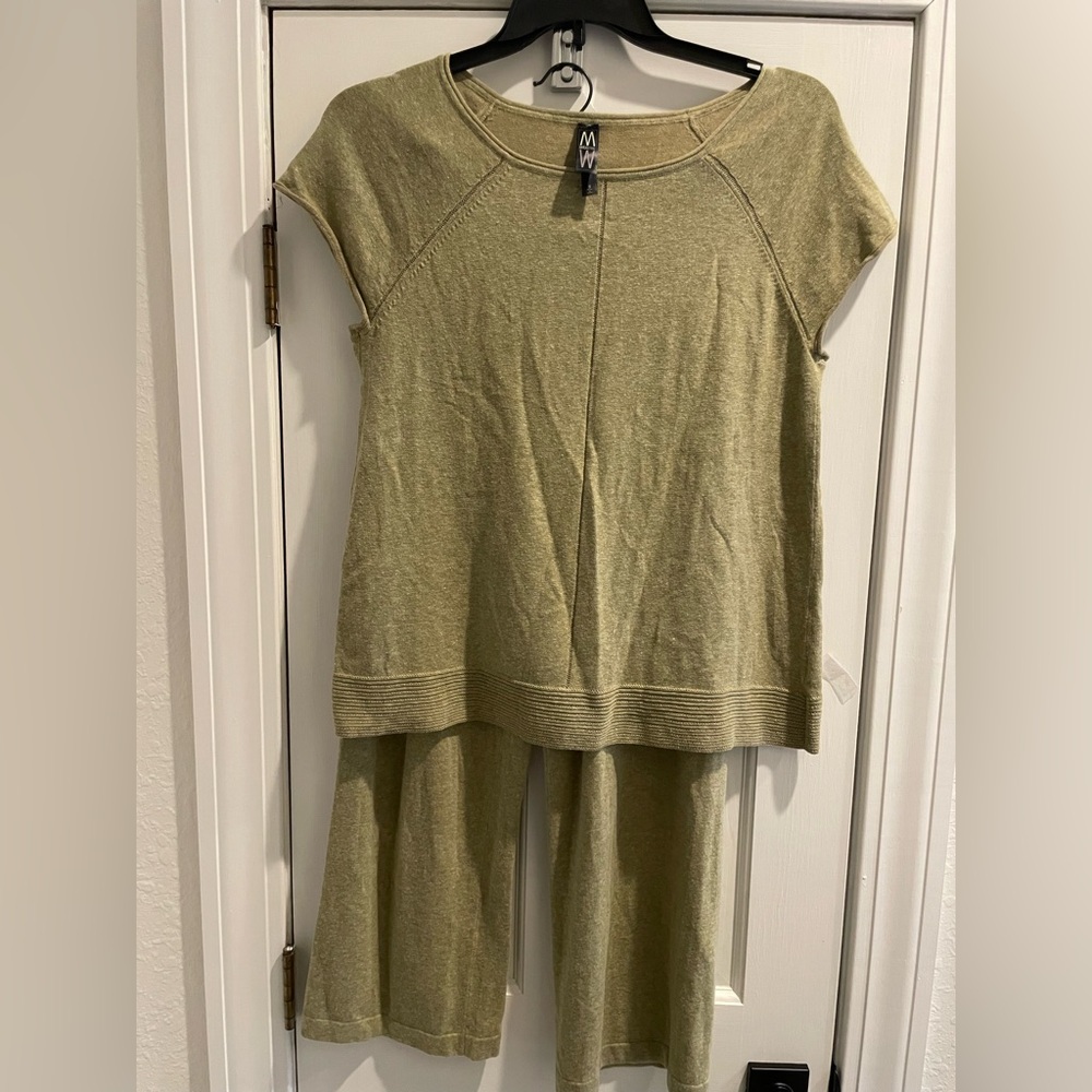 MarlaWynne Taupe knit lounge set. Cropped pants. Women’s size Small